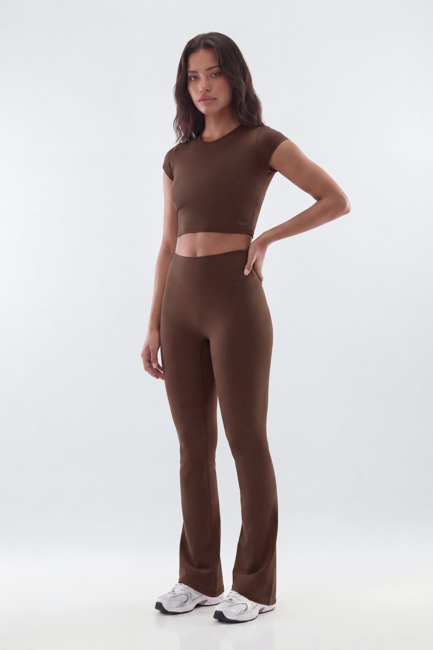 https://cdn.shopify.com/s/files/1/0293/9277/files/04-23-26_S9_9_B425SP1203_Brown_JG_IM_09-22-32_0237-7_EH_ES_JA.jpg?v=1778521223