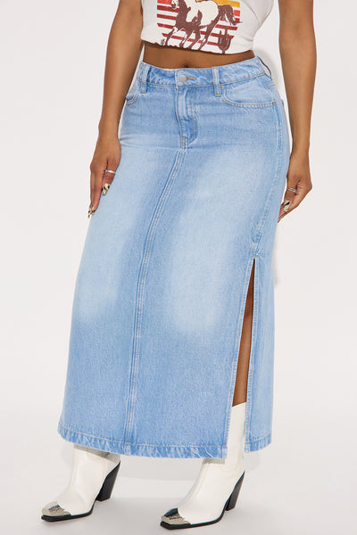 https://cdn.shopify.com/s/files/1/0293/9277/files/04-24-25_S1_36_FN4335MDYJ_LightWash_JG_IM_14-22-44_0550_PXF.jpg?v=1745867574&with=400&height=600