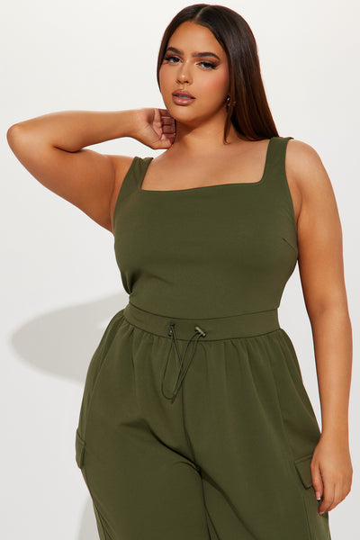https://cdn.shopify.com/s/files/1/0293/9277/files/04-26-23Studio3_CB_AC_10-13-08_6_TP1633A_Olive_30250_PLUS_PXF.jpg?v=1740186045&with=400&height=600