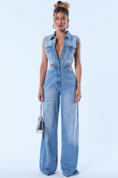 https://cdn.shopify.com/s/files/1/0293/9277/files/04-27-23DenimEditorial_TH_MR_11-33-13_LOOK_20_8358_ES_MH.jpg?v=1684274938