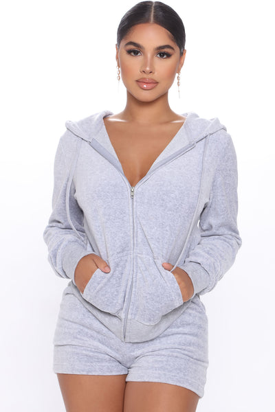 https://cdn.shopify.com/s/files/1/0293/9277/products/04-29-20Studio4_PA_CP_13-22-27_27_7021_HeatherGrey_P_8125_WG.jpg?v=1763488724&with=400&height=600