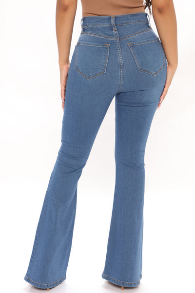 https://cdn.shopify.com/s/files/1/0293/9277/products/04-29-22Studio1_MS_13-52-03_46_P522FNS_MediumWash_R_1854_WG.jpg?v=1651534825&with=400&height=600