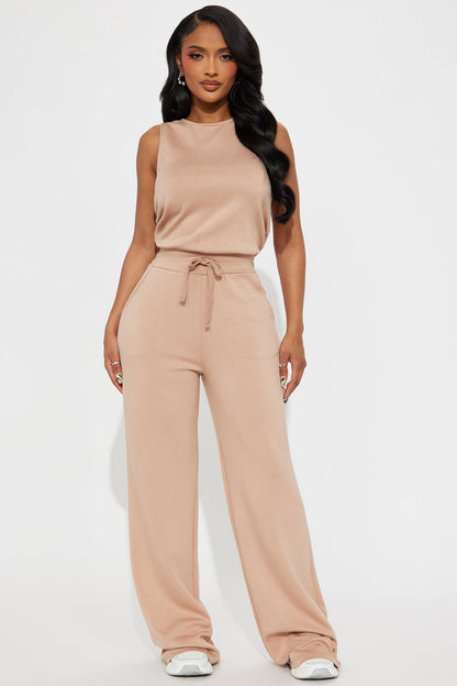https://cdn.shopify.com/s/files/1/0293/9277/files/04-29-25_S6_42_DZ25E074_Tan_TK_SS_13-41-43_72648_PXF.jpg?v=1746125160