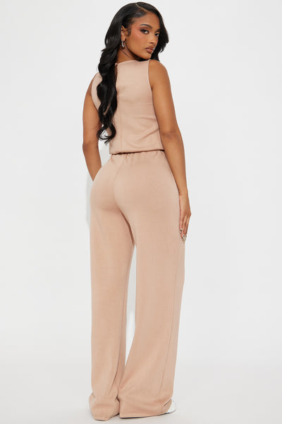 https://cdn.shopify.com/s/files/1/0293/9277/files/04-29-25_S6_42_DZ25E074_Tan_TK_SS_13-43-32_72661_PXF.jpg?v=1746125160&with=400&height=600