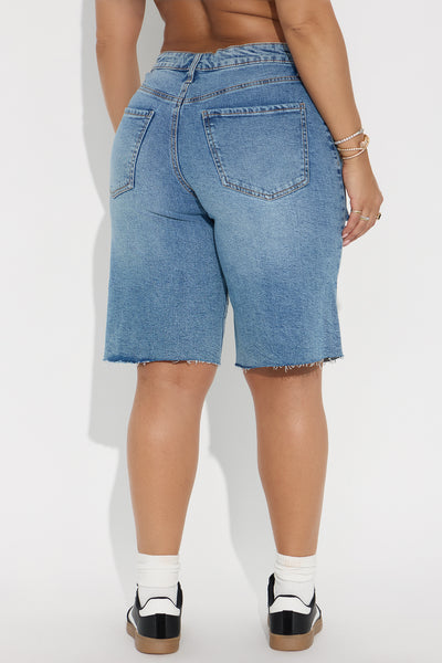 https://cdn.shopify.com/s/files/1/0293/9277/files/05-01-25_S1_63_FN32322HF01_MediumWash_CR_IM_15-33-47_8467_PXF_WG.jpg?v=1746472118&with=400&height=600