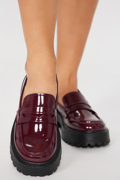 https://cdn.shopify.com/s/files/1/0293/9277/files/05-02-23Studio8_CB_RS_2-04PM_68_TIPPY07_Burgundy_2197_PXF.jpg?v=1683747128&with=400&height=600