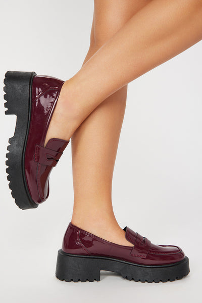 https://cdn.shopify.com/s/files/1/0293/9277/files/05-02-23Studio8_CB_RS_2-04PM_68_TIPPY07_Burgundy_2198_PXF.jpg?v=1683747129&with=400&height=600