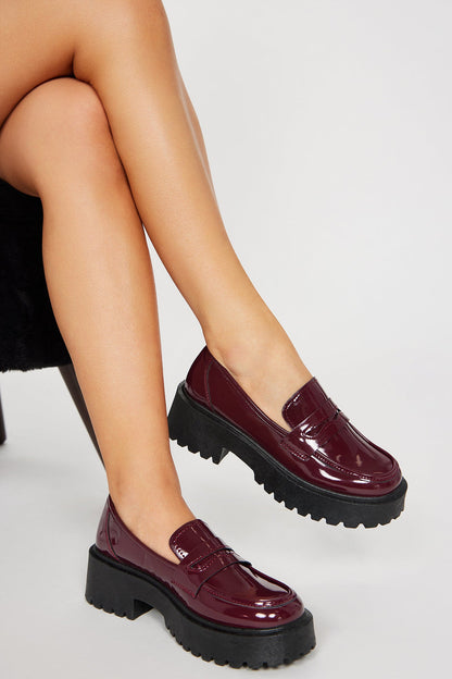 https://cdn.shopify.com/s/files/1/0293/9277/files/05-02-23Studio8_CB_RS_2-04PM_68_TIPPY07_Burgundy_2200_PXF.jpg?v=1683747129