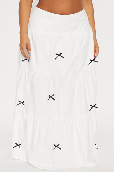 https://cdn.shopify.com/s/files/1/0293/9277/files/05-03-25_S4_39_GW24K2246_White_ZSR_KJ_JS_11-53-54_PLUS_28742_PXF.jpg?v=1746637014&with=400&height=600