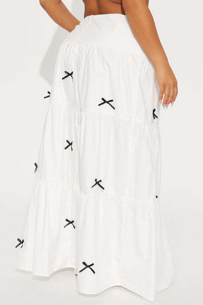 https://cdn.shopify.com/s/files/1/0293/9277/files/05-03-25_S4_39_GW24K2246_White_ZSR_KJ_JS_11-54-03_PLUS_28745_PXF.jpg?v=1746637014&with=400&height=600