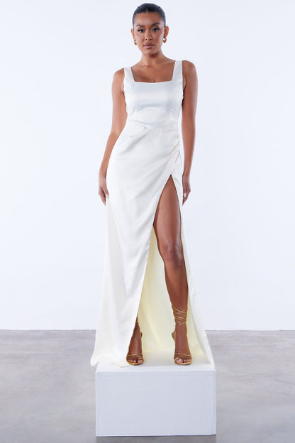 https://cdn.shopify.com/s/files/1/0293/9277/files/05-09-23LUXE_TH_IM_13-54-29_51_GW22X2604_Cream_2277_WG_MH_JF.jpg?v=1684450467