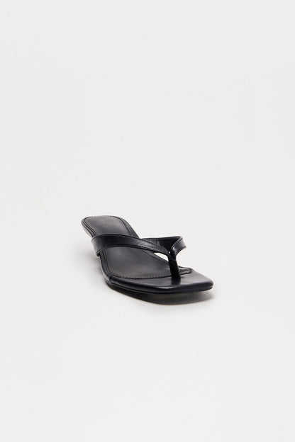 https://cdn.shopify.com/s/files/1/0293/9277/files/05-12-25_S15_60_BRAT11_Black_CZ_10-49-35_FLATLAY_12733_PXF.jpg?v=1750443322
