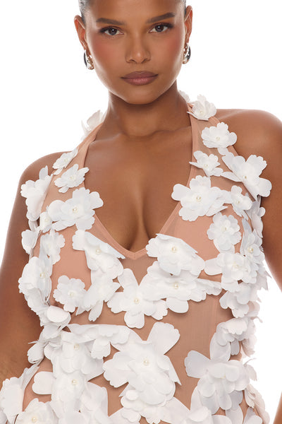 https://cdn.shopify.com/s/files/1/0293/9277/files/05-12-26_S9_40_JY4006B_White_ZSR_AE_IM_14-25-33_PLUS_0100_PXF.jpg?v=1778790532&with=400&height=600
