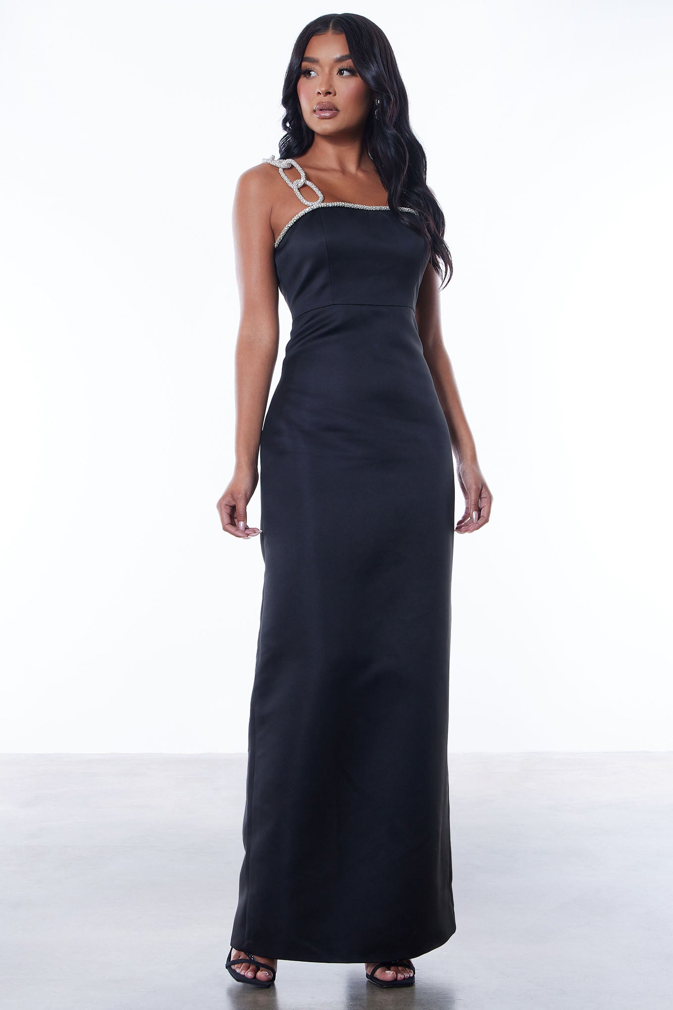 https://cdn.shopify.com/s/files/1/0293/9277/files/05-15-23LUXE_TH_K_14-50-58_29_GW22X2573_Black_1574_CM_DM_JF.jpg?v=1684966470