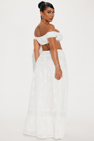 https://cdn.shopify.com/s/files/1/0293/9277/files/05-16-24_S1_18_24GWF9177_White_KJ_IM_11-47-14_76558_PXF.jpg?v=1750275797&with=400&height=600