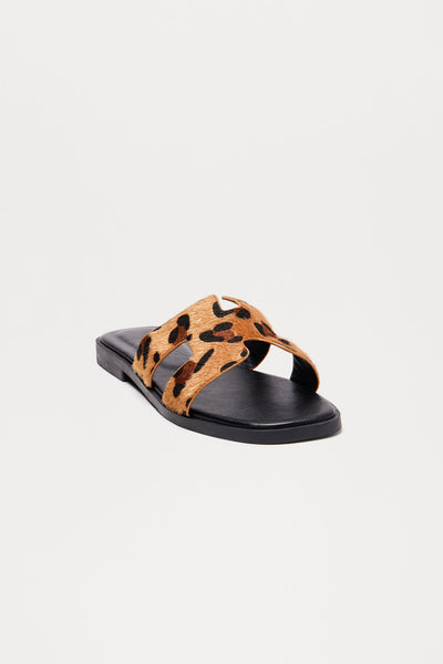 https://cdn.shopify.com/s/files/1/0293/9277/files/05-16-25_S15_29_ADDISONFN_Leopard_CZ_13-51-17_FLATLAY_4954_CM_ES.jpg?v=1750810792&with=400&height=600