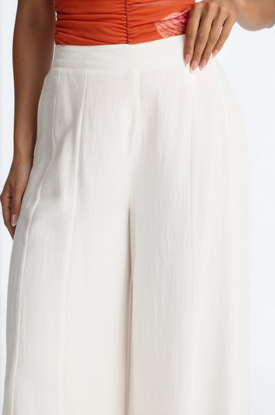 https://cdn.shopify.com/s/files/1/0293/9277/files/05-18-26_S9_13_PP30498FN_White_JG_MC_10-07-29_35276-FN_Remi-_PXF.jpg?v=1780327537&with=400&height=600
