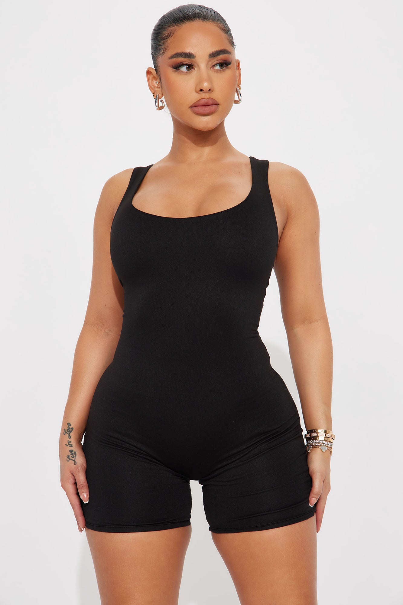 https://cdn.shopify.com/s/files/1/0293/9277/files/05-19-23Studio1_TA_D_11-02-29_25_JR49771_Black_50717_ES.jpg?v=1717539320