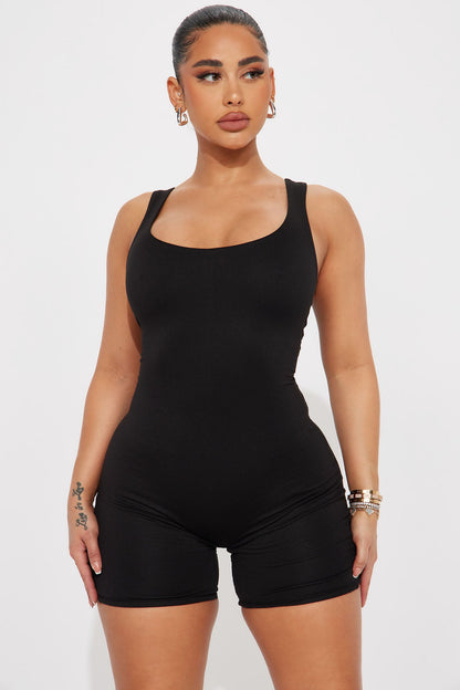 https://cdn.shopify.com/s/files/1/0293/9277/files/05-19-23Studio1_TA_D_11-02-29_25_JR49771_Black_50717_ES.jpg?v=1717539320