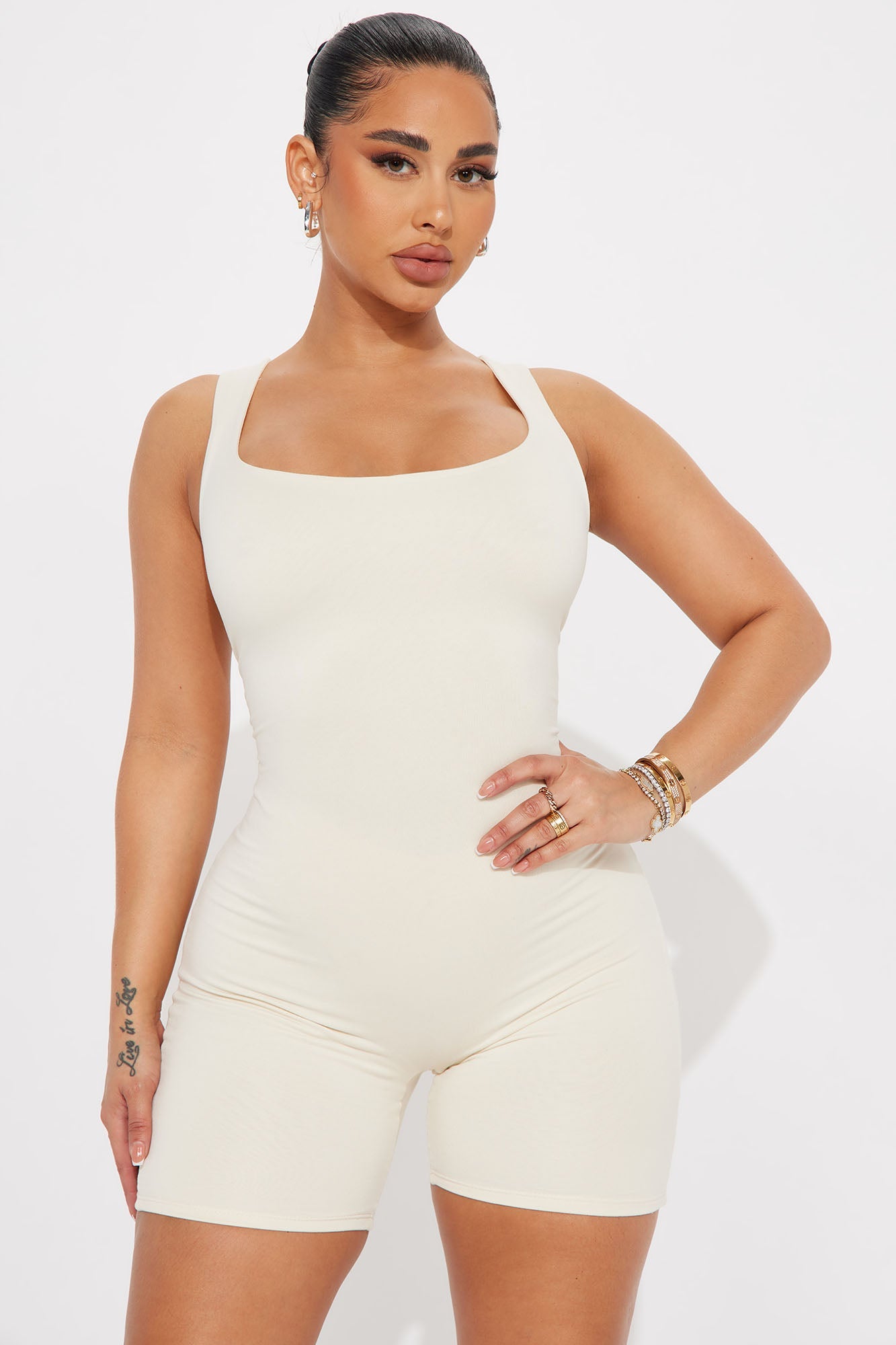 https://cdn.shopify.com/s/files/1/0293/9277/files/05-19-23Studio1_TA_D_11-14-22_29_JR49771_Cream_50756_ES.jpg?v=1713295586