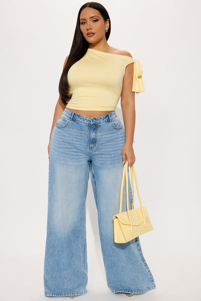 https://cdn.shopify.com/s/files/1/0293/9277/files/05-19-25_S8_17_TALLFN1180MWDWR_LightWash_ZSR_JP_SS_10-38-08_PLUS_2318_PXF.jpg?v=1747767626&with=400&height=600