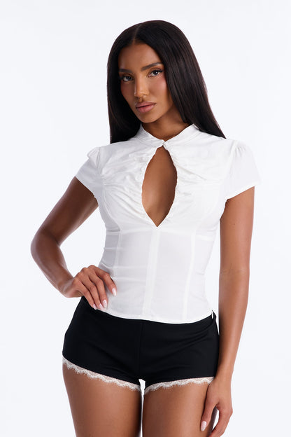 https://cdn.shopify.com/s/files/1/0293/9277/files/05-19-26_S1_43_V2601WT009YP_White_LB_SS_14-31-52_0778_PXF.jpg?v=1779811260