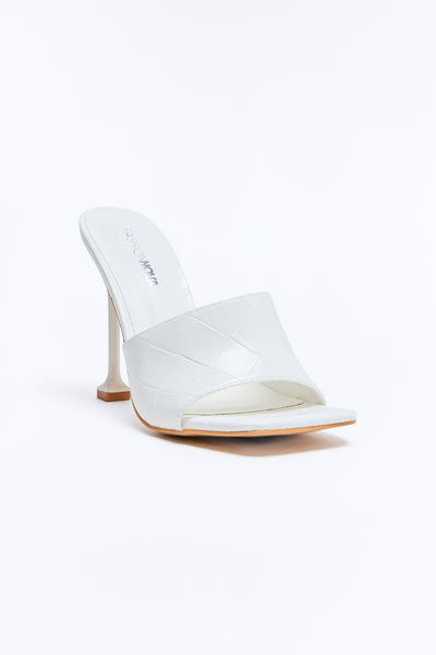 https://cdn.shopify.com/s/files/1/0293/9277/files/05-19-26_SL_54_DELTA01_White_AB_14-27-07_9878_PXF.jpg?v=1779462125&with=400&height=600