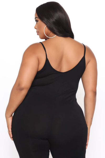 https://cdn.shopify.com/s/files/1/0293/9277/products/05-20-21Studio3_ME_RL_13-41-00_43_VJ1822N_Black_1440_PLUS_KL.jpg?v=1621631322&with=400&height=600