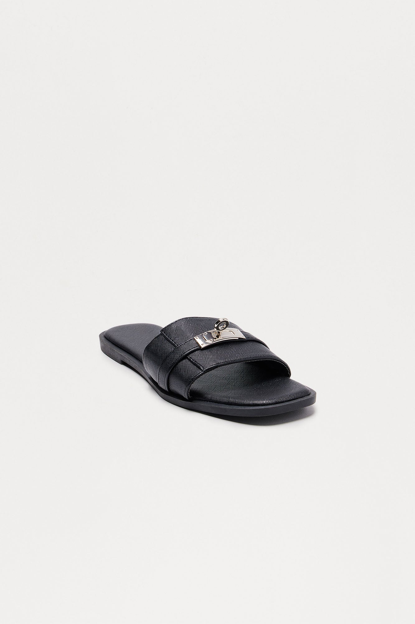 https://cdn.shopify.com/s/files/1/0293/9277/files/05-21-25_S15_7_LS13285_Black_CZ_08-56-10_FLATLAY_5002_PXF_BH.jpg?v=1750120635
