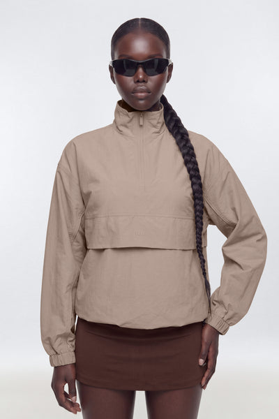 https://cdn.shopify.com/s/files/1/0293/9277/files/05-22-26_S7_42_B12504SP1307_Taupe_ZSR_JZ_SO_11-58-04_5441-13_ES_ES_JA.jpg?v=1782748611&with=400&height=600