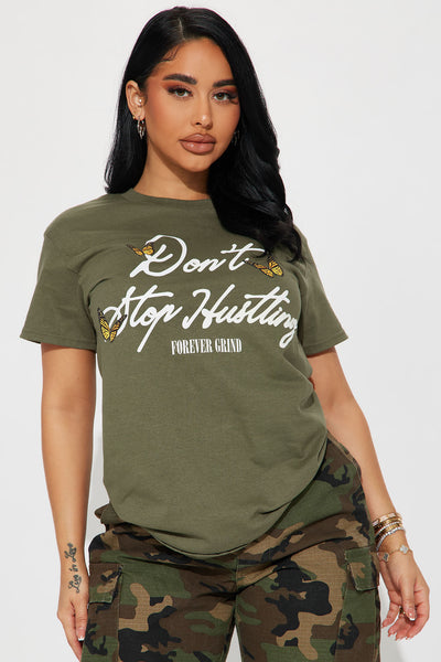 https://cdn.shopify.com/s/files/1/0293/9277/files/05-23-23Studio6_CXB_AP_09-59-22_9_MGAJ0369_Olive_8560_SL.jpg?v=1723746674&with=400&height=600