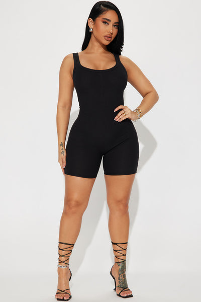 https://cdn.shopify.com/s/files/1/0293/9277/files/05-23-23Studio6_CXB_AP_12-03-13_35_RR50368_Black_8872_CM.jpg?v=1685479943&with=400&height=600