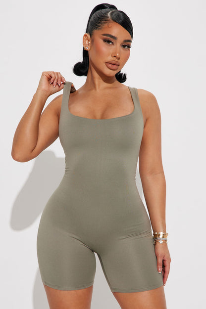https://cdn.shopify.com/s/files/1/0293/9277/files/05-24-23Studio1_TK_IM_11-48-24_20_JR49771_Olive_52183_EH.jpg?v=1709750703