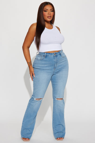 https://cdn.shopify.com/s/files/1/0293/9277/files/05-24-23Studio4_CXB_SS_13-58-54_60_FN24723TF53_LightWash_0845_PLUS_PXF.jpg?v=1685564889&with=400&height=600