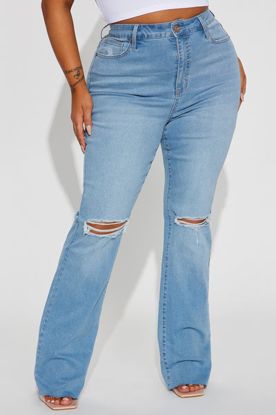 https://cdn.shopify.com/s/files/1/0293/9277/files/05-24-23Studio4_CXB_SS_13-59-08_60_FN24723TF53_LightWash_0852_PLUS_PXF.jpg?v=1685564889&with=400&height=600