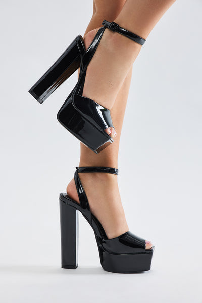 https://cdn.shopify.com/s/files/1/0293/9277/files/05-24-24_S8_29_GISELLEB_Black_ID_PC_13-02-39_84853_PXF.jpg?v=1763057758&with=400&height=600