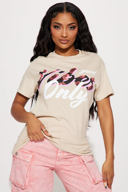 https://cdn.shopify.com/s/files/1/0293/9277/files/05-25-23Studio1_KS_SS_11-30-20_19_23014892_Sand_52915_PXF.jpg?v=1685489315