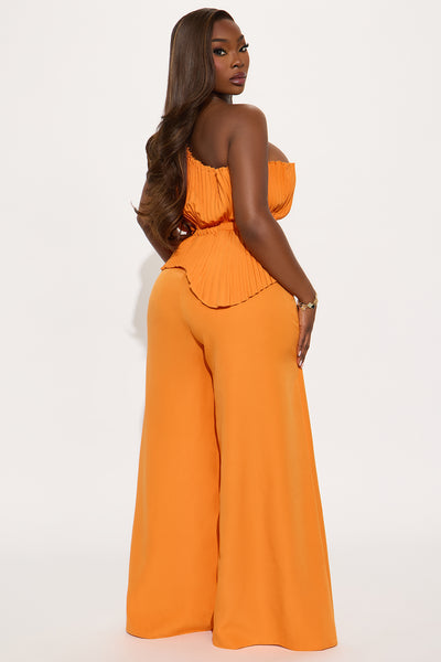 https://cdn.shopify.com/s/files/1/0293/9277/files/05-29-25_S1_4_CJ56442_Orange_RK_AC_10-33-36_PLUS_0066_PXF.jpg?v=1748626660&with=400&height=600
