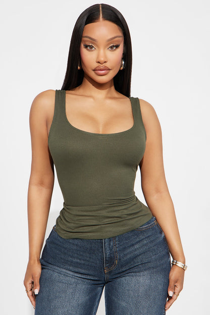 https://cdn.shopify.com/s/files/1/0293/9277/files/05-30-25_S2_23_HT18883_Olive_CXB_RL_14-43-06_34512_PXF.jpg?v=1748980522