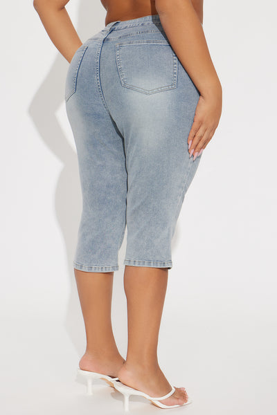 https://cdn.shopify.com/s/files/1/0293/9277/files/05-30-25_S4_7_FN3269MCPY_LightWash_CR_DO_12-05-29_9450_PLUS_PXF.jpg?v=1748982495&with=400&height=600