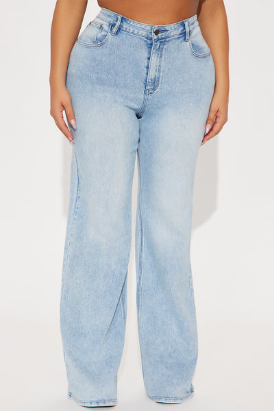 https://cdn.shopify.com/s/files/1/0293/9277/files/06-03-25_S4_19_U525TALL_LightWash_KJ_JS_10-57-53_PLUS_10188_PXF.jpg?v=1753727267&with=400&height=600