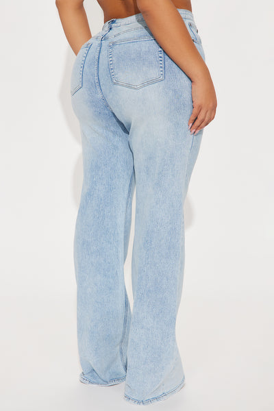https://cdn.shopify.com/s/files/1/0293/9277/files/06-03-25_S4_19_U525TALL_LightWash_KJ_JS_10-57-53_PLUS_10191_PXF.jpg?v=1753727267&with=400&height=600