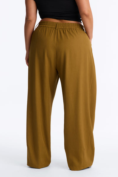 https://cdn.shopify.com/s/files/1/0293/9277/files/06-03-26_S3_19_B226PT0708_Olive_AC_KK_11-03-34_PLUS_1974_MWA.jpg?v=1781028819&with=400&height=600