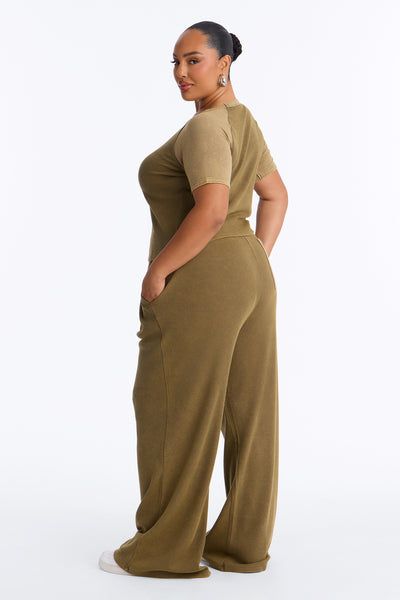 https://cdn.shopify.com/s/files/1/0293/9277/files/06-04-26_S5_43_P126MS1333_Olive_LB_PC_13-53-40_PLUS_58800_MWA.jpg?v=1781028651&with=400&height=600