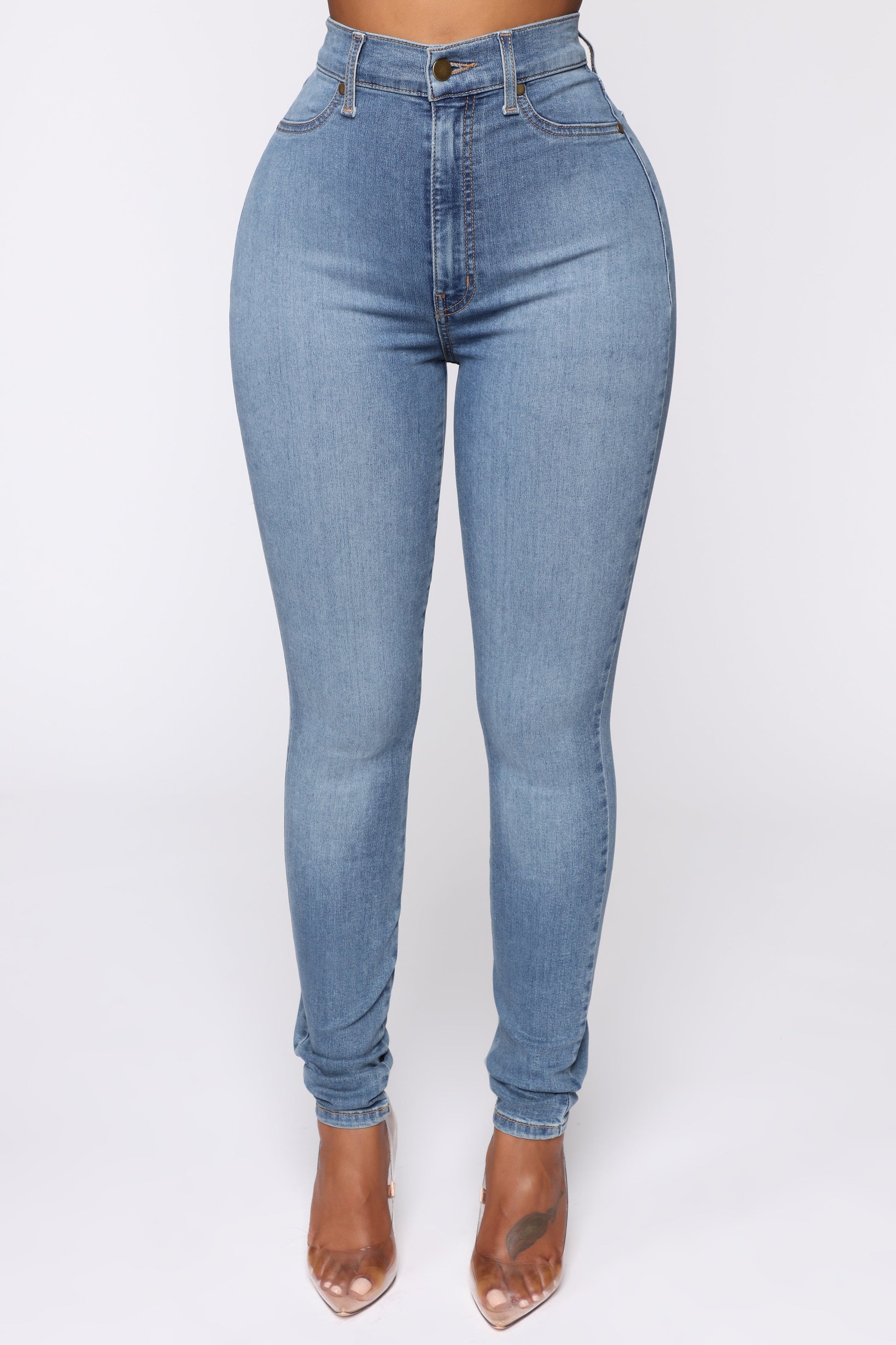 https://cdn.shopify.com/s/files/1/0293/9277/products/06-05-19_Studio_1_OD_13-55-59_26__FNF8180D_LightBlueWash_3846_JD.jpg?v=1660168357