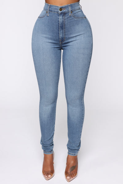 https://cdn.shopify.com/s/files/1/0293/9277/products/06-05-19_Studio_1_OD_13-55-59_26__FNF8180D_LightBlueWash_3846_JD.jpg?v=1660168357&with=400&height=600