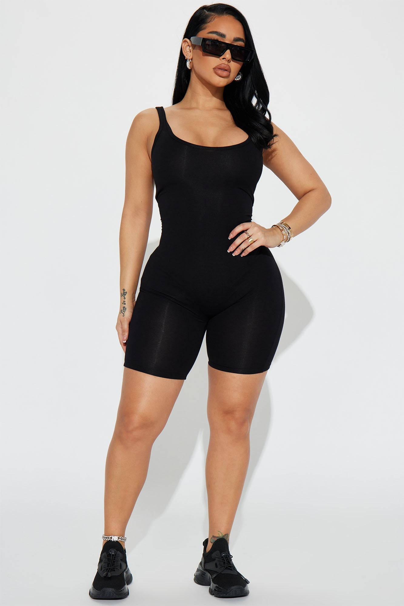 https://cdn.shopify.com/s/files/1/0293/9277/files/06-05-23Studio1_TK_DB_15-09-22_62_JR49776_Black_59092_DQ.jpg?v=1686676916