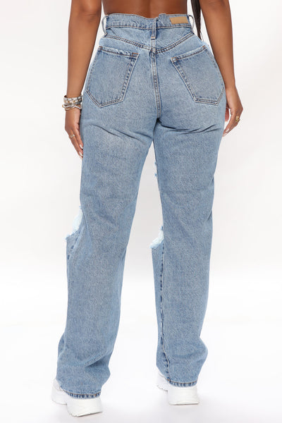https://cdn.shopify.com/s/files/1/0293/9277/products/06-06-22Studio4_ME_RL_15-32-17_31_AB18361RSMD_MediumWash_17086_JB.jpg?v=1654632573&with=400&height=600