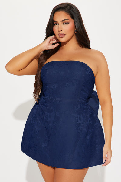 https://cdn.shopify.com/s/files/1/0293/9277/files/06-07-24_S5_63_KZZD4021801_Ivory_AZ_SS_IM_14-57-29_PLUS_19364_PXF_JA_Navy.jpg?v=1790009062&with=400&height=600