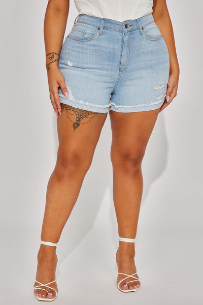 https://cdn.shopify.com/s/files/1/0293/9277/files/06-09-23Studio4_KF_AC_10-47-52_18_SH23022402_LightWash_6898_PLUS_MP.jpg?v=1686931174&with=400&height=600